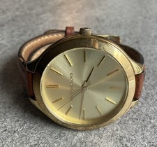 Relógio feminino Michael Kors MK2256 passarela fino marrom pulseira de couro dupla ouro A12 comprar usado  Enviando para Brazil