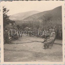 Usado, Foto, Rast vor Larissa, Griechenland 1941, Soldaten lauschen einer Rede D/48 comprar usado  Enviando para Brazil