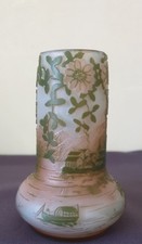 Devez joli vase d'occasion  Les Andelys