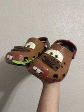Usado, NOVO EM FOLHA DISNEY PIXAR Crocs Classic Clog Cars "Tow Mater" | TAMANHO 10M/12W 🐊 comprar usado  Enviando para Brazil