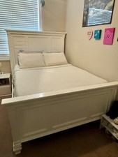 Queen bedroom set for sale  Wilmington