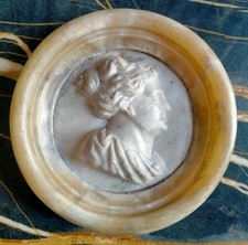 Tondo medaglione scultura usato  Padova