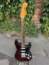 Chitarra elettrica stratocaste usato  Spedire a Italy