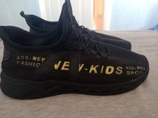 Scarpe sportive bambino usato  Italia