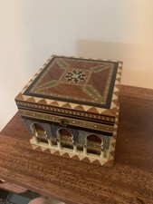 Caixa de joias vintage de madeira incrustada em marchetaria 6” Alhambra Palace por V. Molero, Espanha comprar usado  Enviando para Brazil