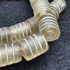 Lindo colar de contas de vidro doce branco estilo veneziano 16/18 mm comprar usado Lindo colar de contas de vidro doce branco estilo veneziano 16/18 mm comprar usado  Enviando para Brazil