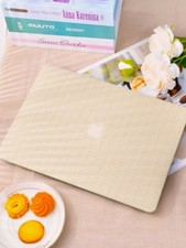 Capa Dura para MacBook Pro 13" com Capa de Teclado Bege Texturizada Fina Nova comprar usado  Enviando para Brazil