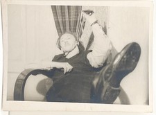 1940s man grabbing d'occasion  Expédié en Belgium