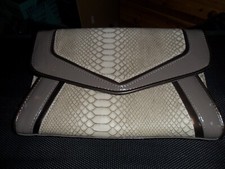 Clutch schlangenmuster braunem gebraucht kaufen  Alsheim