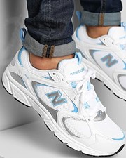 Scarpe sneakers unisex usato  Italia