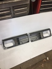 1980-1981 OLDSMOBILE OMEGA GM GRADE DE MOTORISTA DE FÁBRICA SINAL DE VOLTA Lente de Grelha Moldura comprar usado  Enviando para Brazil