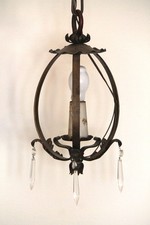 Candelabro de ferro forjado e ferramenta início dos anos 1900, pintura original, fiação, cristais comprar usado Candelabro de ferro forjado e ferramenta início dos anos 1900, pintura original, fiação, cristais comprar usado  Enviando para Brazil