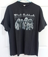 Camisa fotográfica clássica banda licenciada Black Sabbath 2004 GG Tony Iommi Geezer Butler comprar usado  Enviando para Brazil