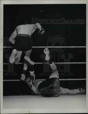 1948 Press Photo Dois boxer em uma partida como ambos estão fora de equilíbrio - net17124 comprar usado  Enviando para Brazil
