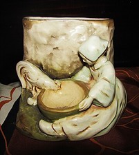 Vaso antigo Imperial Amphora Áustria derramamento menina com frango comprar usado  Enviando para Brazil