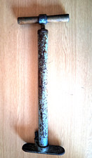 Ancienne pompe manuelle d'occasion  Genlis