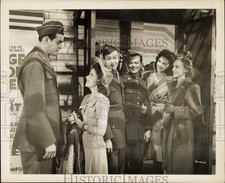 Press Photo Cheryl Walker & Co-Stars em filme "Stage Door Cantin" - lry29753 comprar usado  Enviando para Brazil