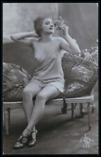 Cartão postal foto original década de 1920 mulher nua francesa dd em Chaise longue com flor comprar usado  Enviando para Brazil