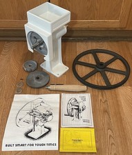 Moedor de trigo vintage Country Living manivela manual moinho de grãos comprar usado  Enviando para Brazil