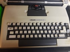 Macchina scrivere olivetti usato  Castrovillari