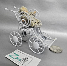 CASA DE BONECAS MINIATURA VINTAGE ZM METAL BRANCO E BONECA PORCELANA VESTIDA comprar usado  Enviando para Brazil
