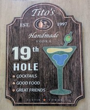 Vodka Tito EST. 1997 19º furo madeira 23 1/2" placa publicitária Austin TX Bar  comprar usado  Enviando para Brazil