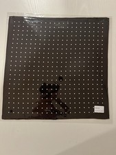 Novo lenço quadrado de bolso preto INDOCHINO 100% seda comprar usado Novo lenço quadrado de bolso preto INDOCHINO 100% seda comprar usado  Enviando para Brazil