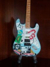 Guitarra em miniatura e suporte GREEN DAY BILLIE JOE ARMSTRONG GIFT display, usado comprar usado  Enviando para Brazil