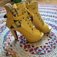 Schuhe absatz gelb gebraucht kaufen  München