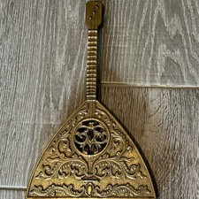 Usado, Decoração vintage feita à mão de latão 3 cordas instrumento musical feita em Taiwan comprar usado  Enviando para Brazil