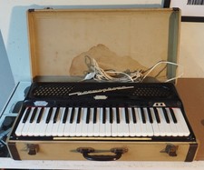 Usado, Mala KOESTLER HARMOPHONE Vintage Anos 1960 TECLADO DE ÓRGÃO - Apenas peças/reparo comprar usado Usado, Mala KOESTLER HARMOPHONE Vintage Anos 1960 TECLADO DE ÓRGÃO - Apenas peças/reparo comprar usado  Enviando para Brazil