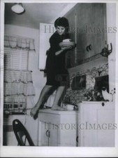 Usado, Cadeira de cozinha 1962 Press Photo como banquinho comprar usado  Enviando para Brazil