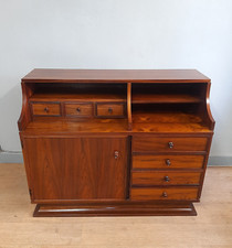 Secondo credenza italiana usato  Carpi