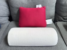 Juego de 2 almohadas de espuma viscoelástica tamaño viaje. Cierre de cremallera rojo blanco. segunda mano  Embacar hacia Mexico