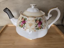 Royal albert rose d'occasion  Expédié en Belgium