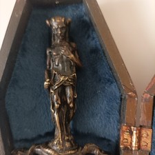 Adaga luciferiana oculta antiga em caixa de caixão forrada de veludo bruxaria, satanismo comprar usado  Enviando para Brazil