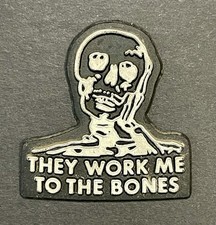 Ímã de geladeira de borracha vintage década de 1970 "Work Me To The Bone" esqueleto novidade comprar usado  Enviando para Brazil