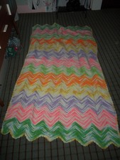 Usado, Colcha de crochê vintage feita à mão 41” x 72” vovó multicolorida LOOK PERFEITO! comprar usado  Enviando para Brazil