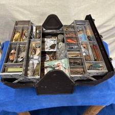 Antiga caixa Kennedy com equipamento de pesca e iscas grande LOTE venda de propriedade encontrar comprar usado  Enviando para Brazil