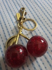 Fofo! Bolsa Coach Cherry Charme KeyChain Glitter resina e metal latão comprar usado  Enviando para Brazil