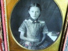 Teenage girl holding d'occasion  Expédié en Belgium