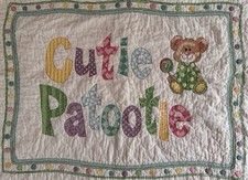 Colcha de cama de bebê vintage rara feita à mão Cutie Patootie ponto cruz LEIA comprar usado  Enviando para Brazil