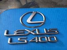 Usado, Conjunto de emblemas folheados a platina LEXUS LS400 1995-1998 FABRICANTE DE EQUIPAMENTO ORIGINAL USADO com abas comprar usado  Enviando para Brazil