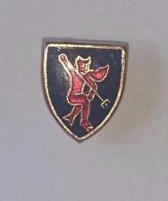 Broche bastão esmalte Red Devil on Blue Background comprar usado  Enviando para Brazil