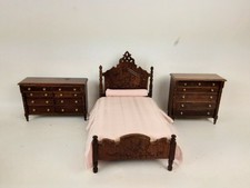 Casa de bonecas miniatura Bespaq ornamentado esculpido madeira cama e cômodas vintage LEIA comprar usado  Enviando para Brazil