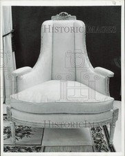 Poltrona Bergere branca 1958 Press Photo Guy Roop. - afa36722, usado comprar usado  Enviando para Brazil