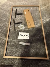 Acessórios de TV de tela Hisense 55 polegadas nunca foram usados.  Vendido como lote.  Cor teca comprar usado  Enviando para Brazil