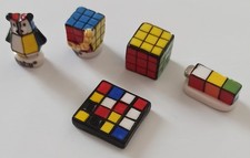 Fèves rubik cube. usato  Spedire a Italy