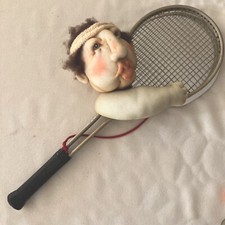 Usado, Escultura macia figurativa dos anos 70: homem com raquete de tênis espelho arte popular feita à mão ímpar comprar usado Usado, Escultura macia figurativa dos anos 70: homem com raquete de tênis espelho arte popular feita à mão ímpar comprar usado  Enviando para Brazil