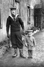 Wcx-35 The Coast Guard In Uniform with Young Son In Army Uniform. Photo comprar usado  Enviando para Brazil